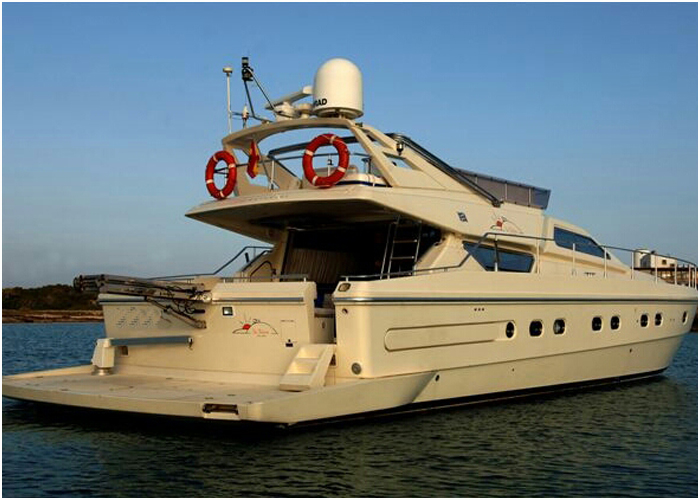 80' Ferreti Luxury Yacht Charter, Cabo San Lucas, Los Cabos, La paz,